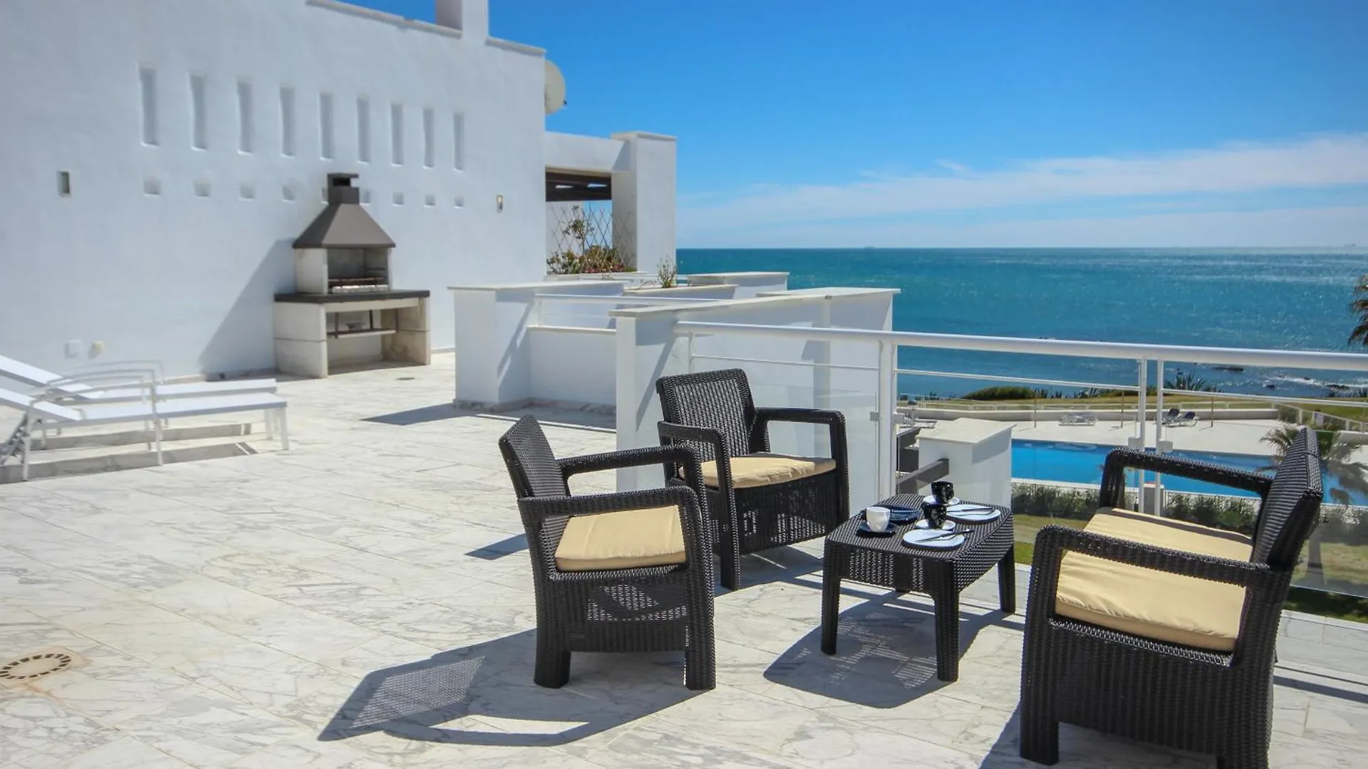 Beachfront Penthouse With Sea Views, Hot Tub, Bbq Casares