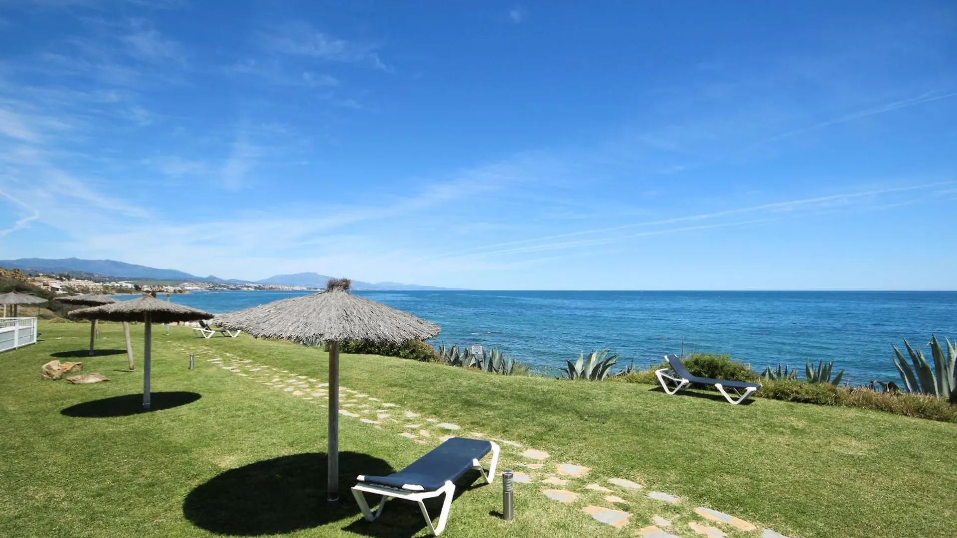 Beachfront Penthouse With Sea Views, Hot Tub, Bbq Casares 0*,  Spain