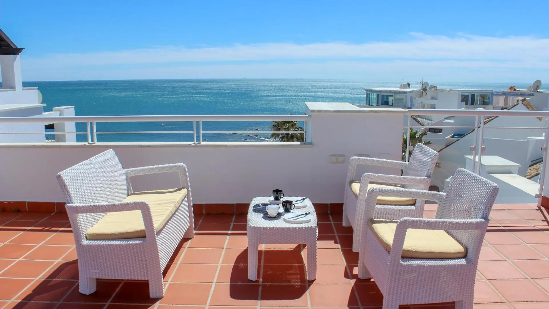 Beachfront Penthouse With Sea Views, Hot Tub, Bbq Casares Apartment