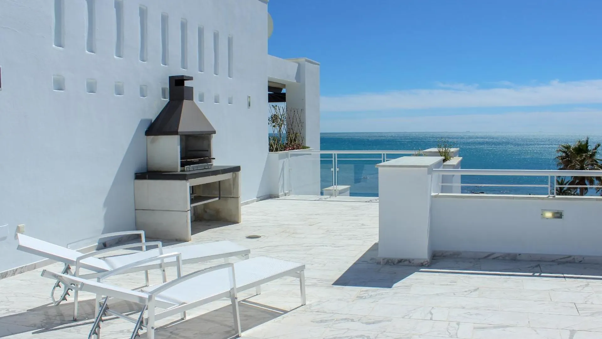 Beachfront Penthouse With Sea Views, Hot Tub, Bbq Casares Spain