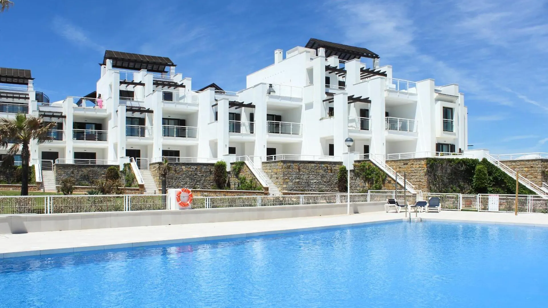 Beachfront Penthouse With Sea Views, Hot Tub, Bbq Casares 0*,