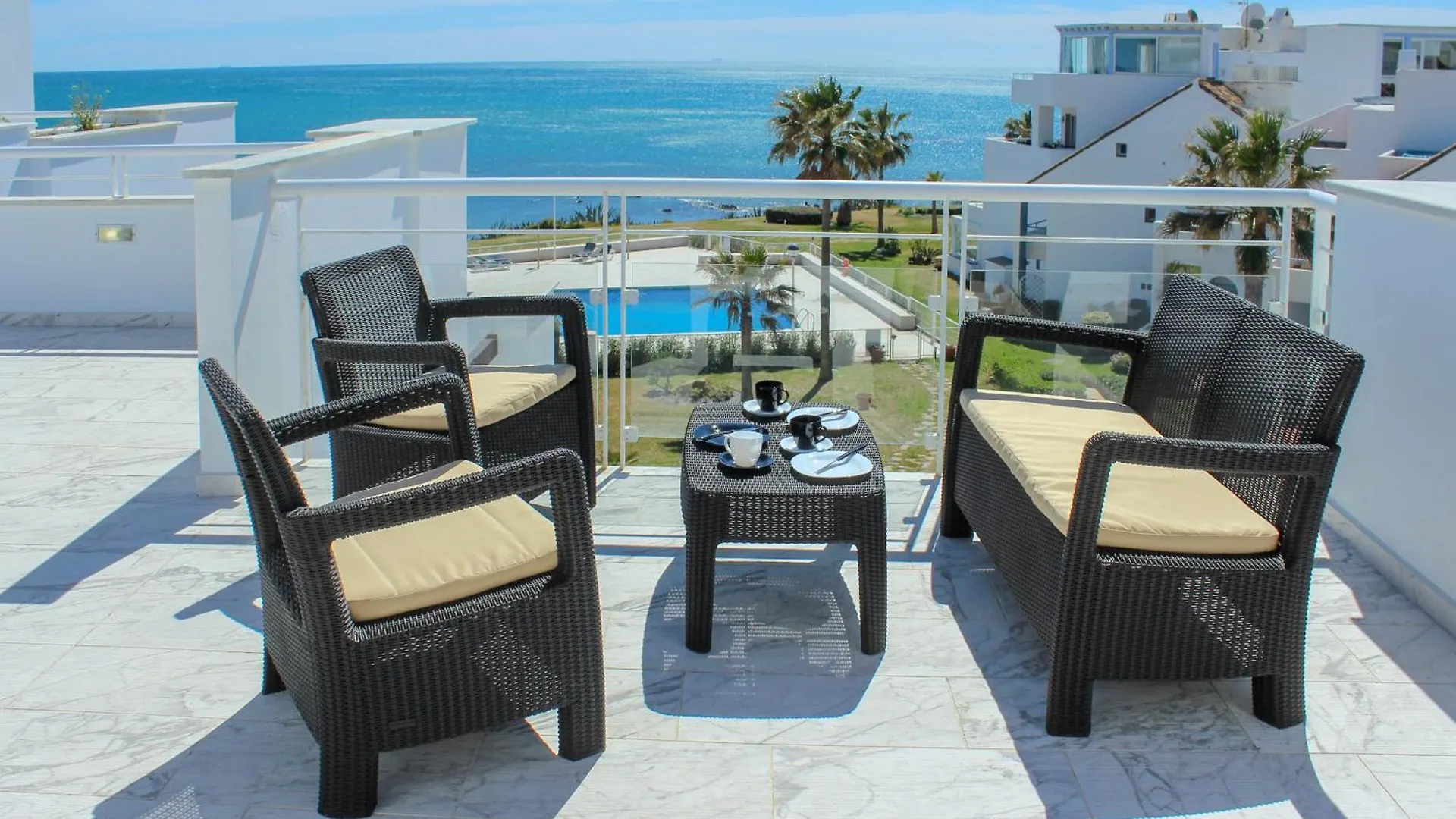 Beachfront Penthouse With Sea Views, Hot Tub, Bbq location